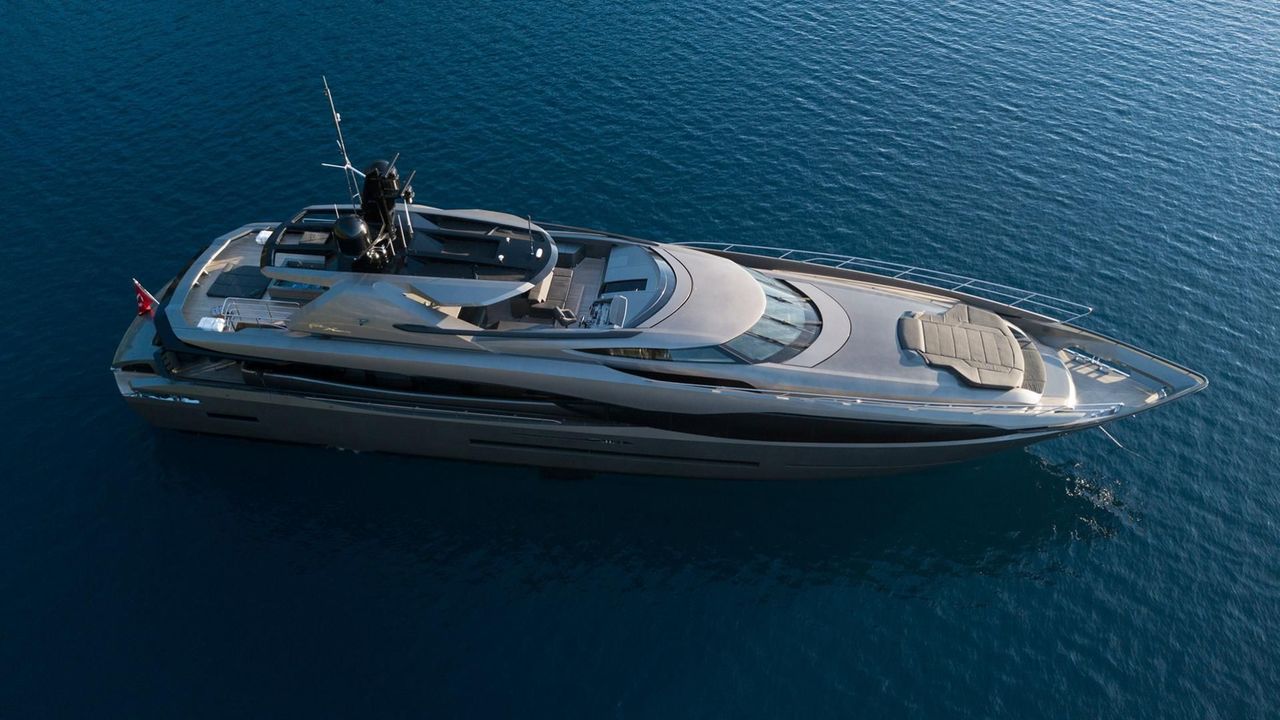 38m Luxury Peri Yacht with Fly! - picture 2