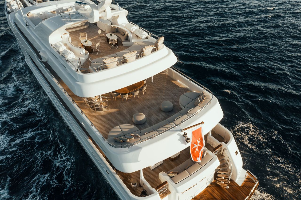 51m Amels Luxury Yacht! - imagem 2