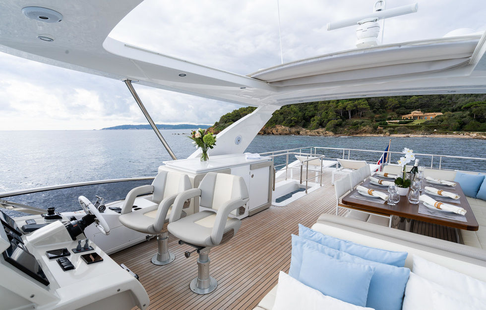 Azimut 74 with Fly Luxury Yacht! - Bild 2