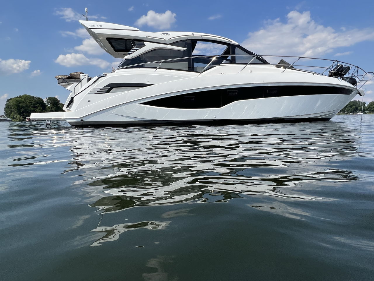 Galeon 425 HTS - picture 2