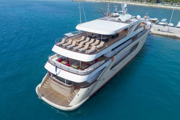 Lux-Cruiser with 18 Cabins! - immagine 3