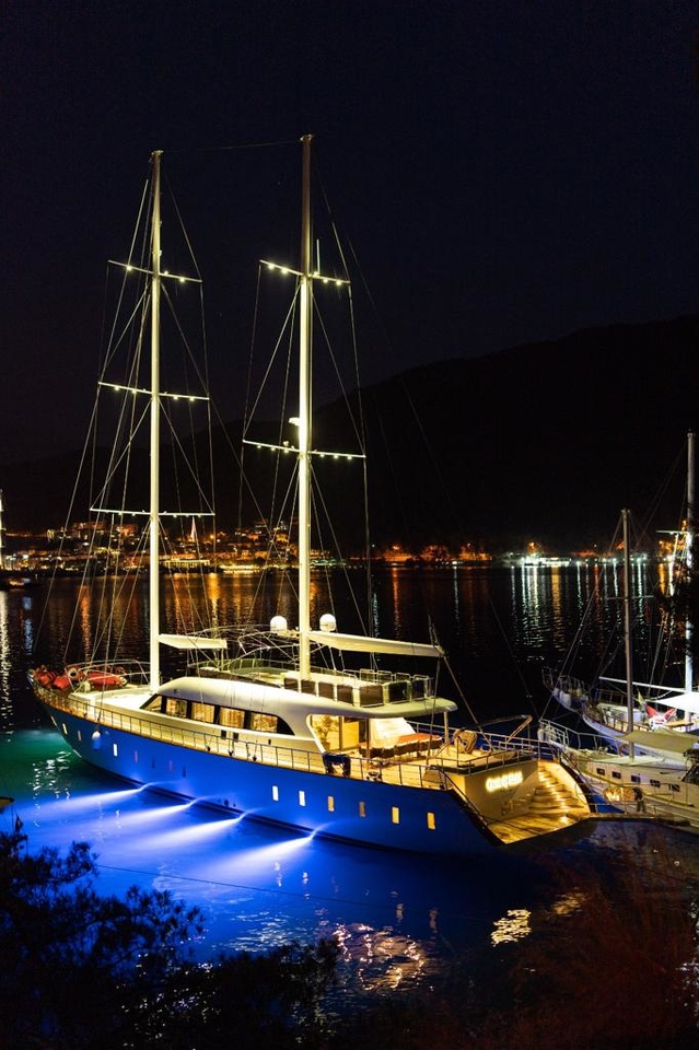 Luxury Sailing Yacht Queen Of Ma - resim 3