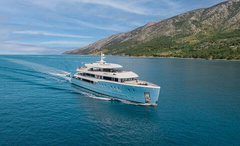 NEW Lux-Cruiser with 14 Cabins for 30 Guests!