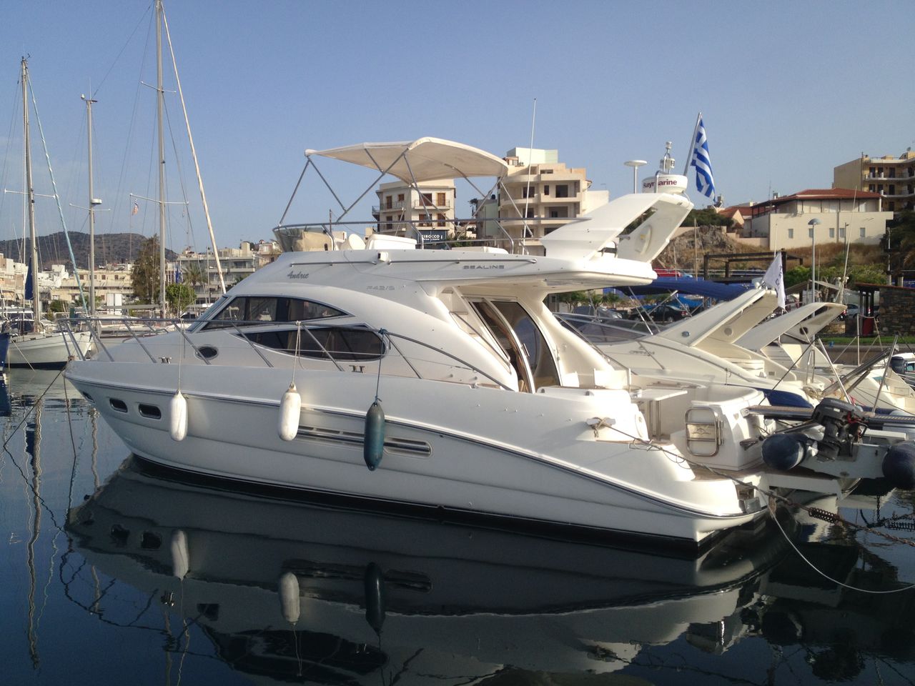 heraklion motor yacht charter