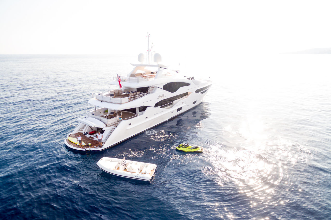 Sunseeker 131 Luxury Yacht - Bild 1