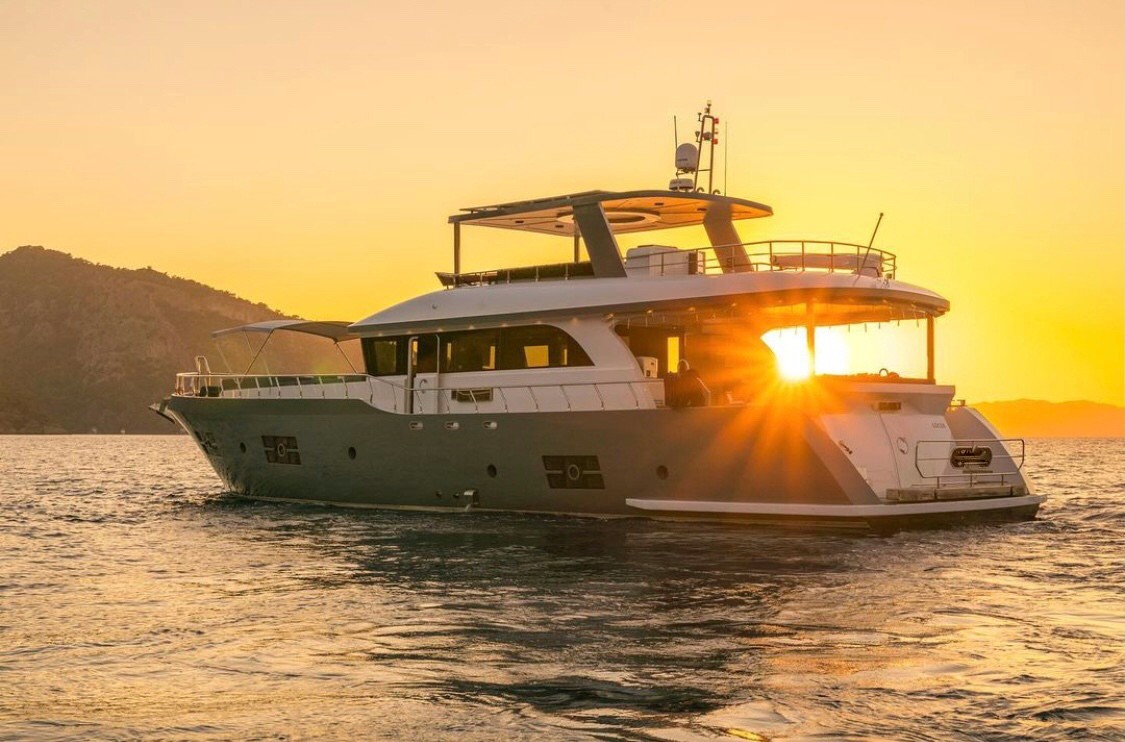 Ultra-luxury Motor Yacht - fotka 1